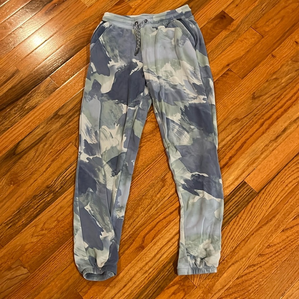 Marbled blue and green pants with 2 pockets and with tie to make tighter size 12